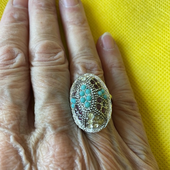 Ring, pendant and spring cuff bracelet in purple, white and turquoise. - Picture 2 of 5